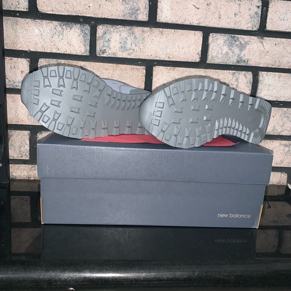 Women’s New Balance 574 - Picture 2 of 2